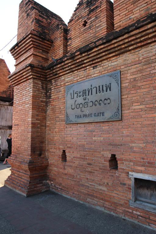 Z'S Hostel At Tha Phae Gate Chiang Mai Exterior photo